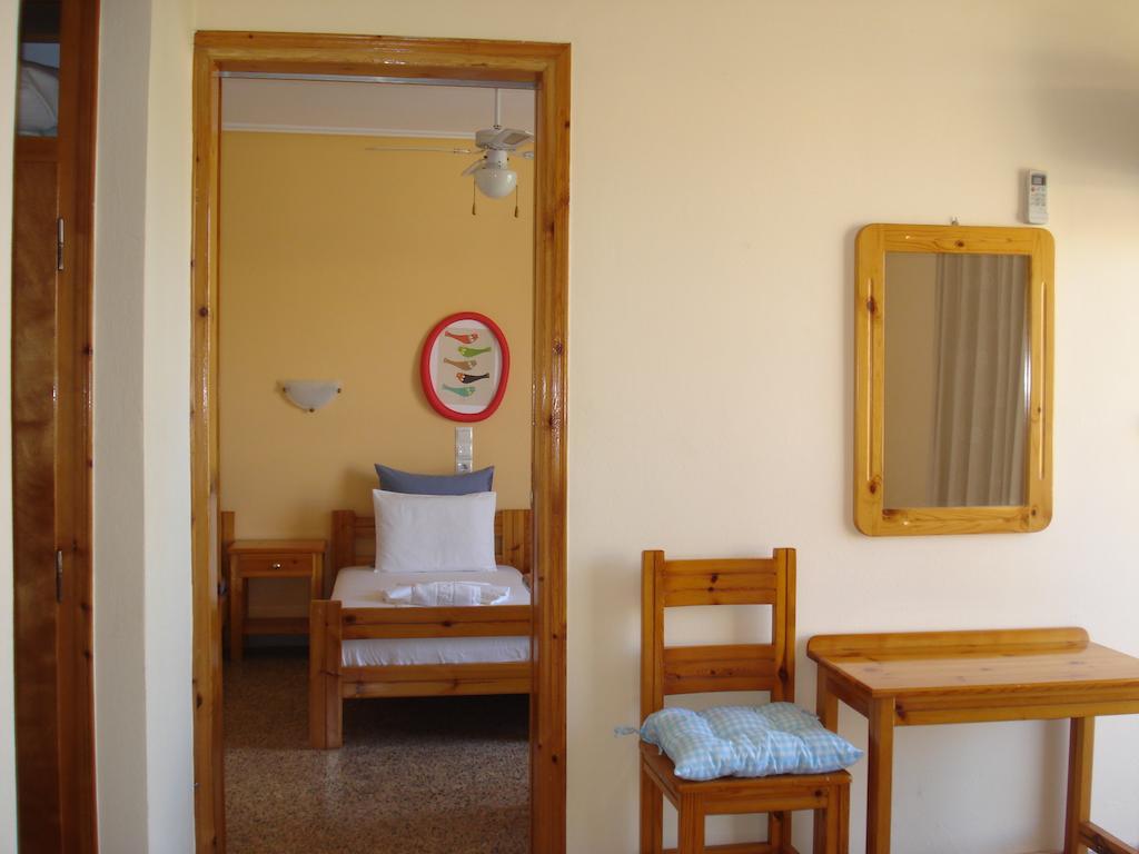 Kochili Apartments Néos Pírgos Δωμάτιο φωτογραφία